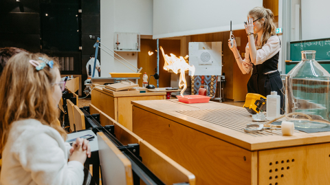 Nicole’s physics show (c) Jana Dünnhaupt, University of Magdeburg Nicole’s physics show (c) Jana Dünnhaupt, University of Magdeburg