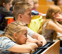 Kinder-Uni der OVGU zu Gast im Theater Magdeburg